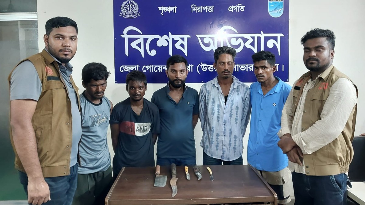 সাভারে ডিবির বিশেষ অভিযানে পাঁচ পেশাদার ছিনতাইকারী গ্রেপ্তার