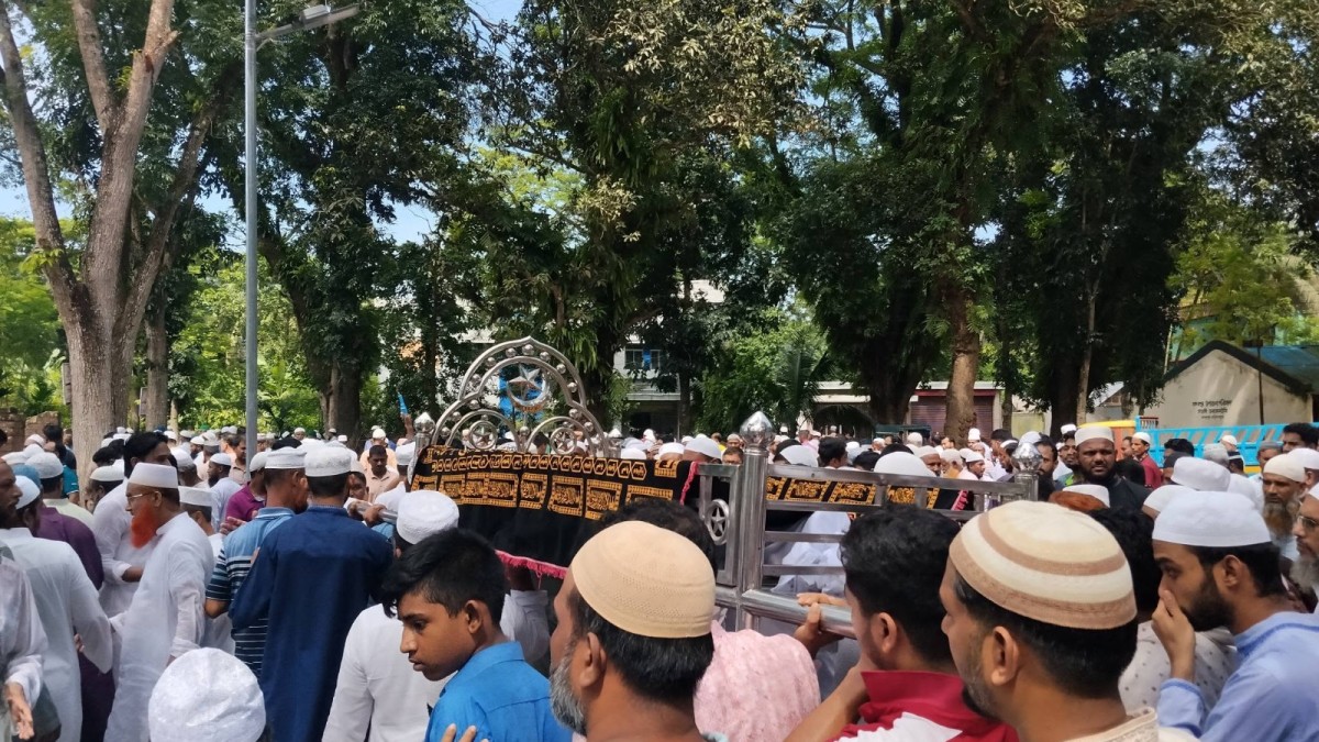 স্বজনদের কাঁদিয়ে চিরবিদায় নিলেন আলহাজ আবু বকর সিদ্দিক কাড়াল সদরপুর উপজেলা জামায়াতের নায়েবে আমীরের জানাজা ও দাফন সম্পন্ন