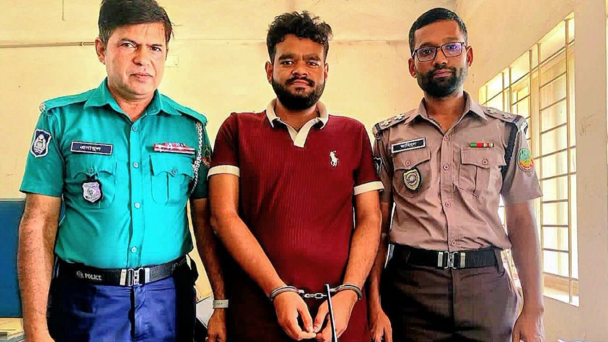 প্রাইভেটকার ও ওয়াকিটকিসহ ভুয়া পুলিশ সদস্য গ্রেপ্তার