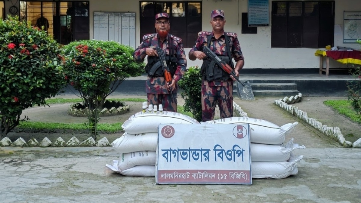 ভূরুঙ্গামারীতে বিজিবির অভিযানে ৭ বস্তা সার আটক