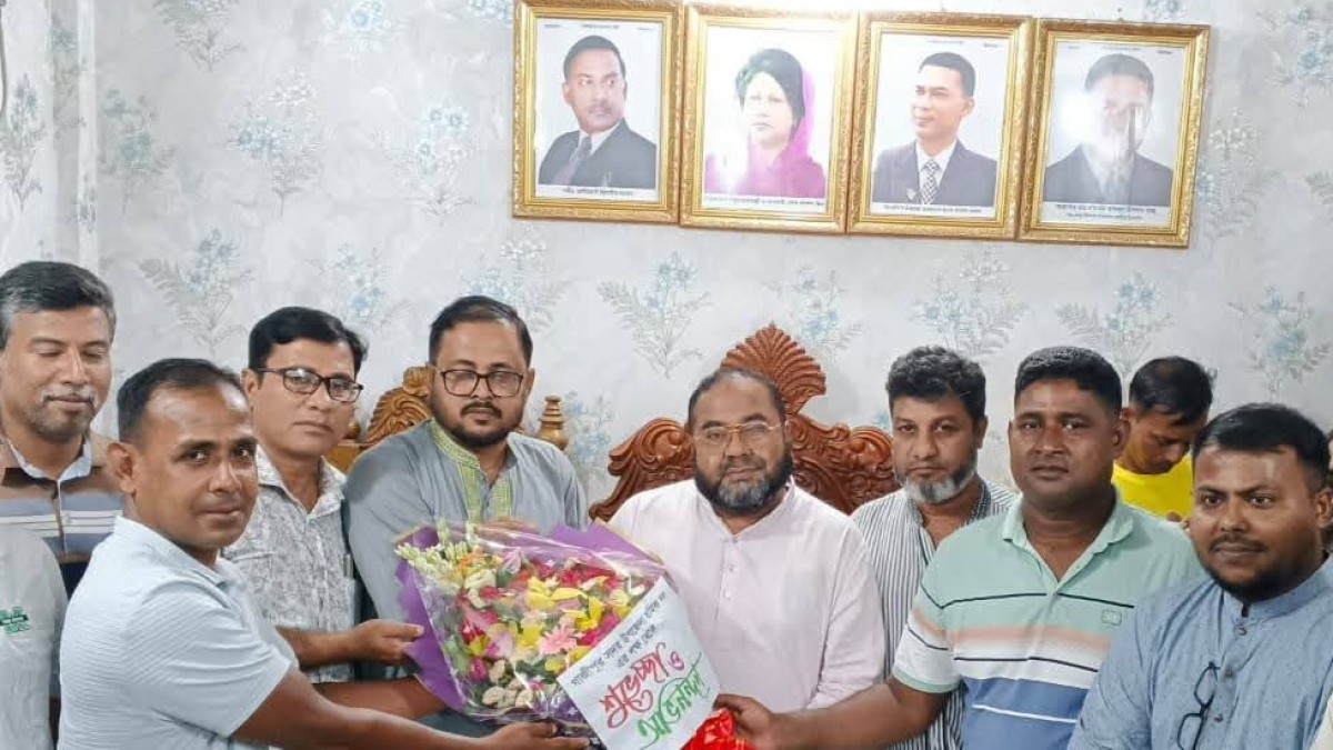 গাজীপুর সদর উপজেলা শ্রমিক দলের নবগঠিত কমিটির নেতৃবৃন্দের ফুলেল শুভেচ্ছা