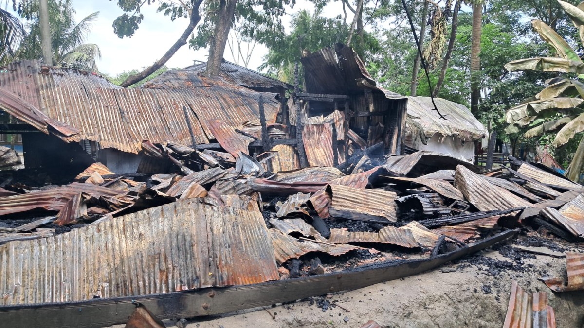 মোড়লগঞ্জে গভীর রাতে ছাত্রদল নেতার বাড়িতে অগ্নি সংযোগ