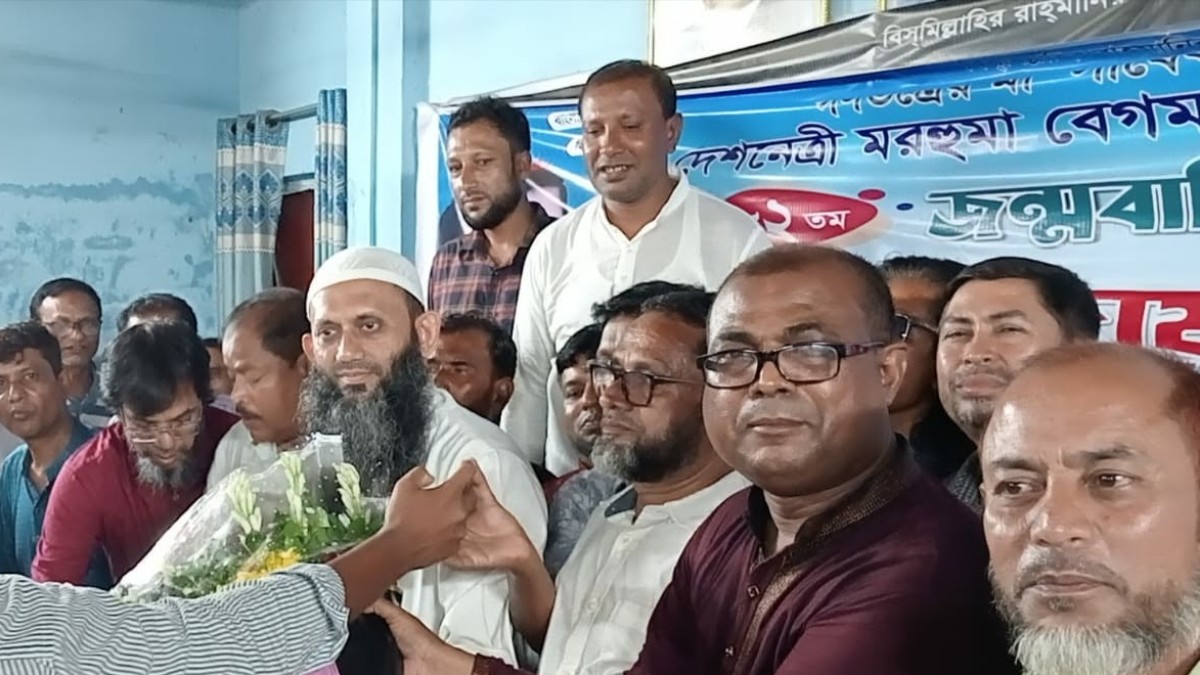 ধর্ম প্রতিমন্ত্রী শামীম কায়সার লিংকন কে ,ফুলের শুভেচ্ছা জানালেন বিএনপি নেতা সাজাদুর রহমান সাজু