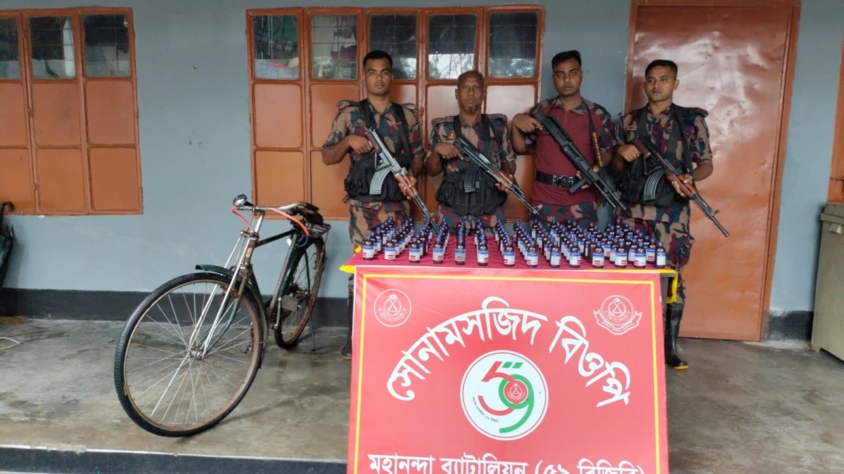 শিবগঞ্জ সীমান্তে বিজিবির পৃথক অভিযানে মাদক ও ভারতীয় ট্রাকের টায়ার জব্দ