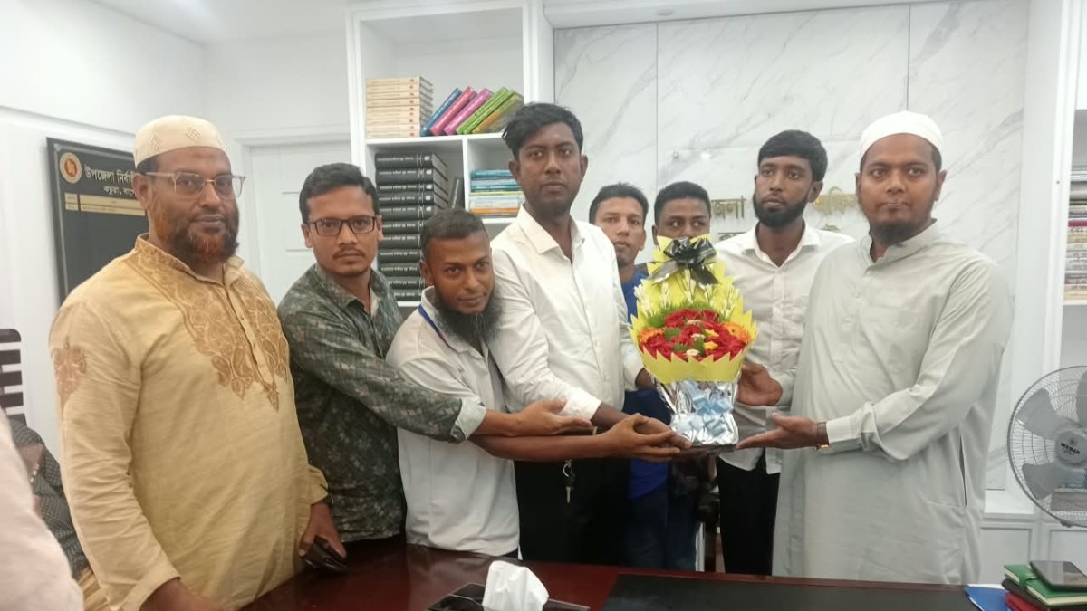 বাগেরহাট কচুয়ায় নবাগত ইউ এন ও এর সাথে সাংবাদিকদের ফুলের শুভেচ্ছা ও  মতবিনিময় অনুষ্ঠিত