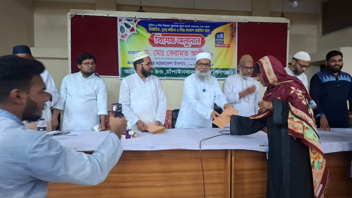 শিবগঞ্জে নির্যাতিত ও দুঃস্থ নারী-শিশুদের বিশেষ অনুদান প্রদান
