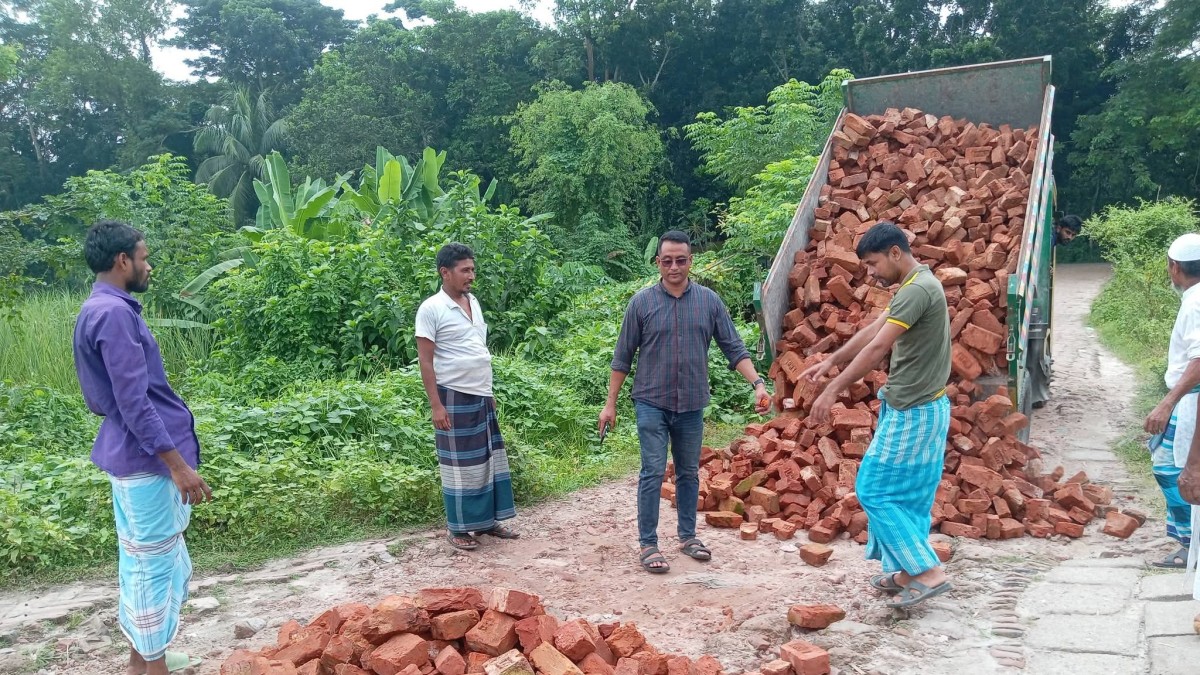 শরীয়তপুর আঙ্গারিয়া ইউনিয়নের উন্নয়নের কাজ দেখে জনগণের প্রশংসায় ভাসছেন মোঃ খলিলুর রহমান মোল্লা  