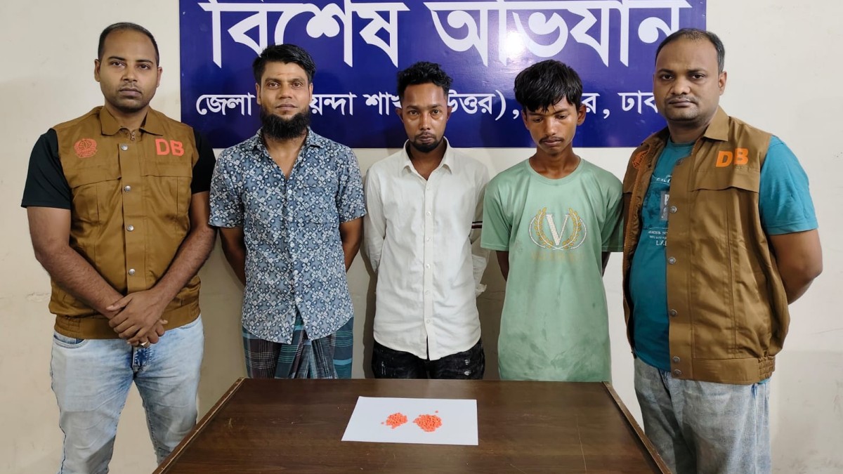 সাভারে ডিবির জালে ৩ মাদক কারবারি