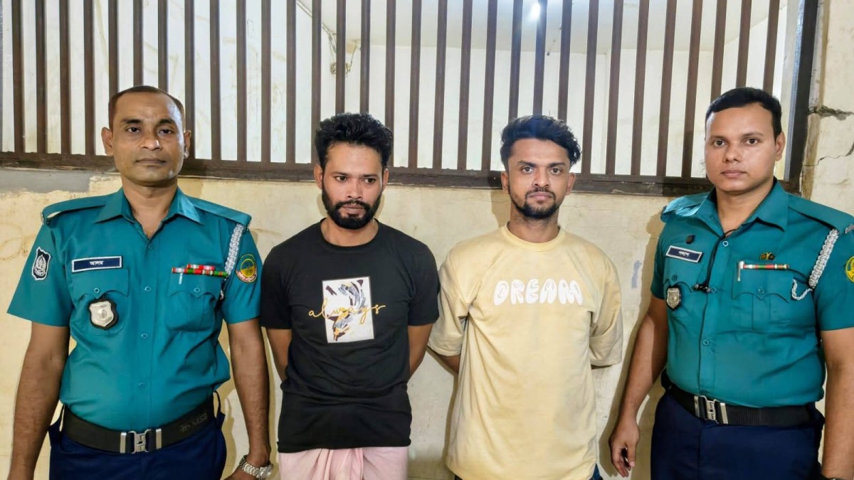 গাজীপুরের টঙ্গী পশ্চিম থানা পুলিশের বিশেষ অভিযানে ৬২৩ পিস ইয়াবা ট্যাবলেটসহ কুখ্যাত মাদক ব্যবসায়ী মাসুদ ওরফে ‘নার কাটা মাসুদ’ গ্রেফতার হয়েছে