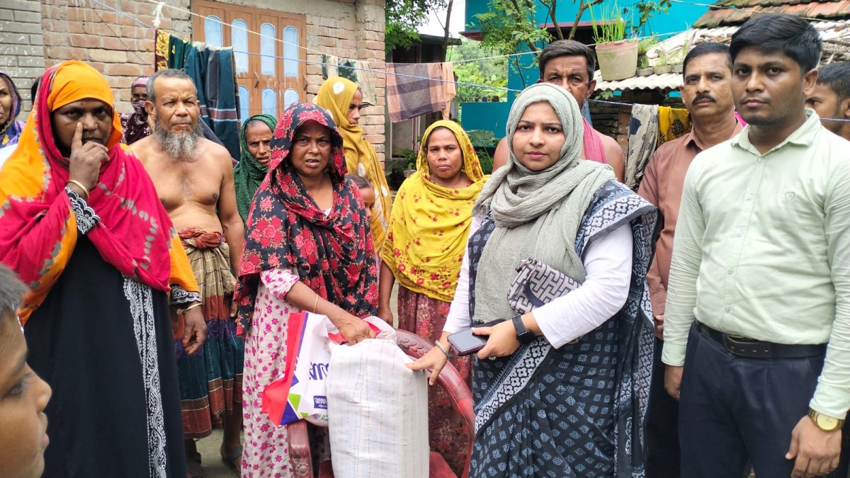মা’ হারানো নবজাতকে কোলে তুলে নিলেন মানবিক ইউএনও: ভুল চিকিৎসায় ক্লিনিক সিলগালা ও জরিমানা