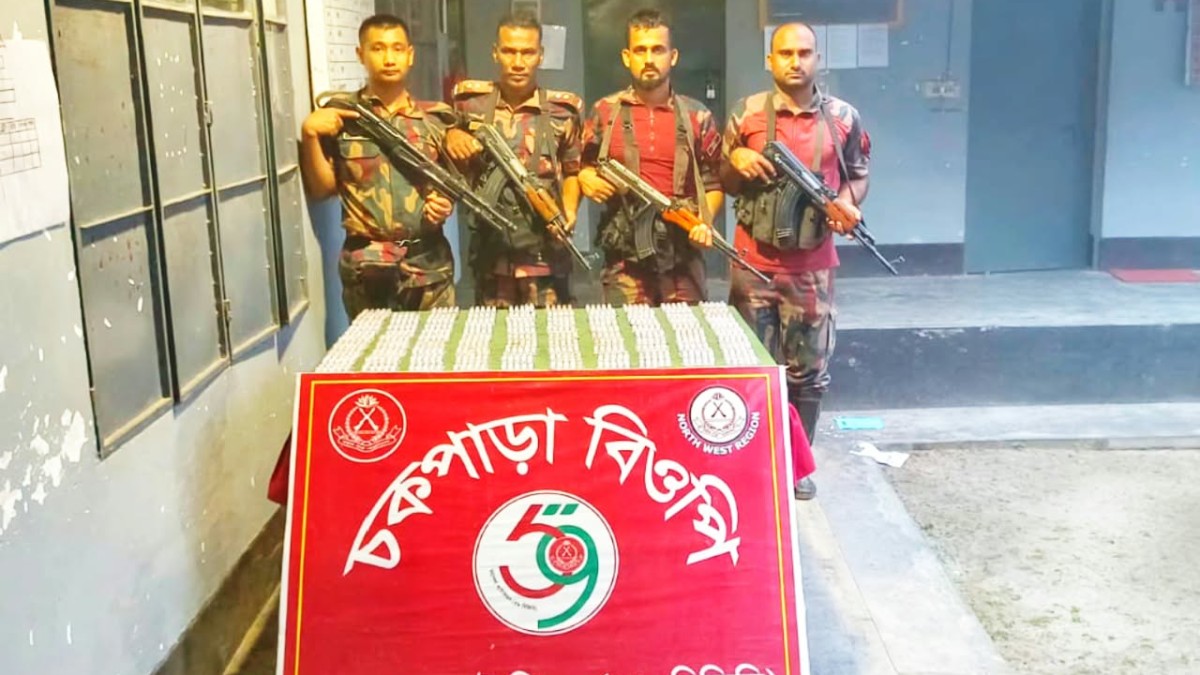 শিবগঞ্জ সীমান্তে ৫৯ বিজিবি’র অভিযান: ৪৮০ পিস নেশাজাতীয় ইনজেকশন জব্দ