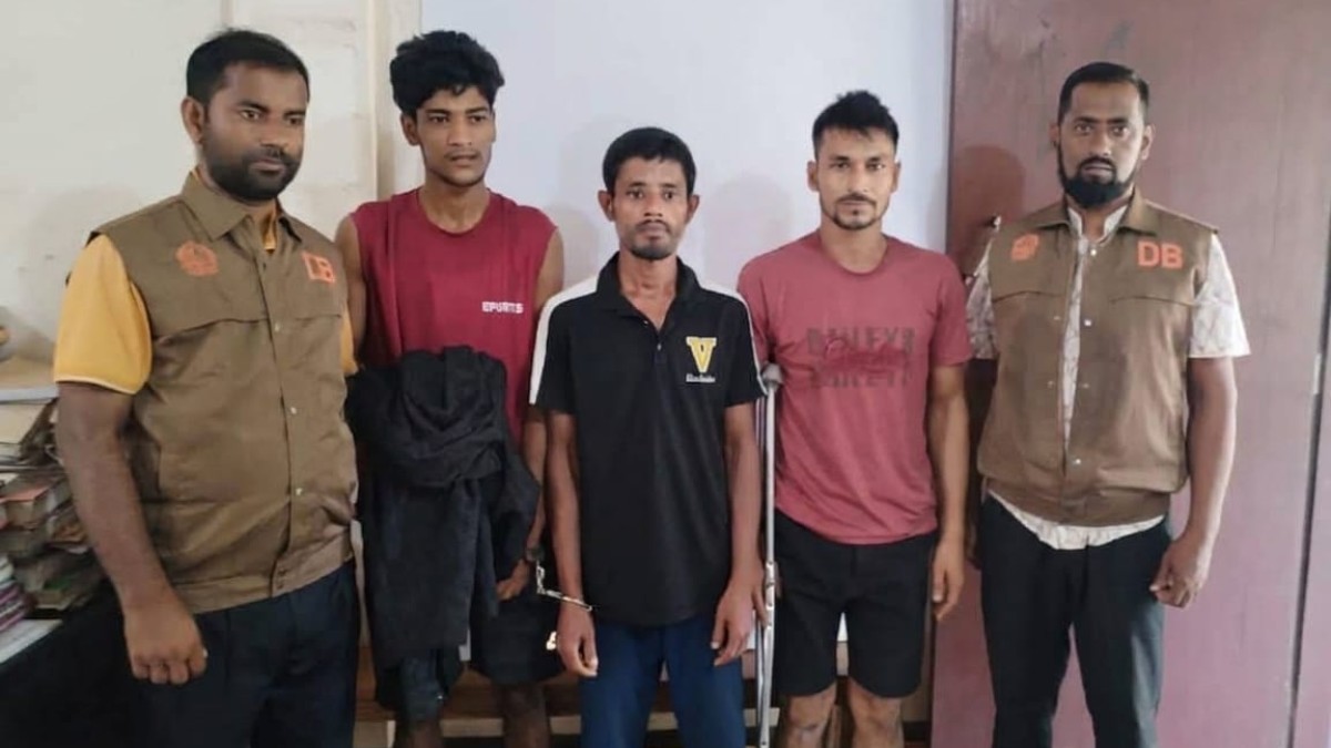 সখিপুরে ৫০ পিস ইয়াবাসহ তিনজন আটক