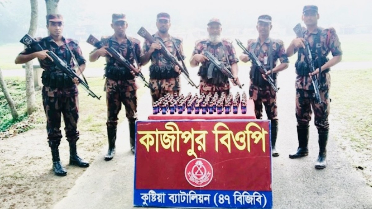 মালিকবিহীন অবস্থায় ভারতীয় ৯৭ বোতল ফেয়াডিল সিরাপ উদ্ধার করেছে বাংলাদেশ বর্ডার গার্ড(বিজিবি)।