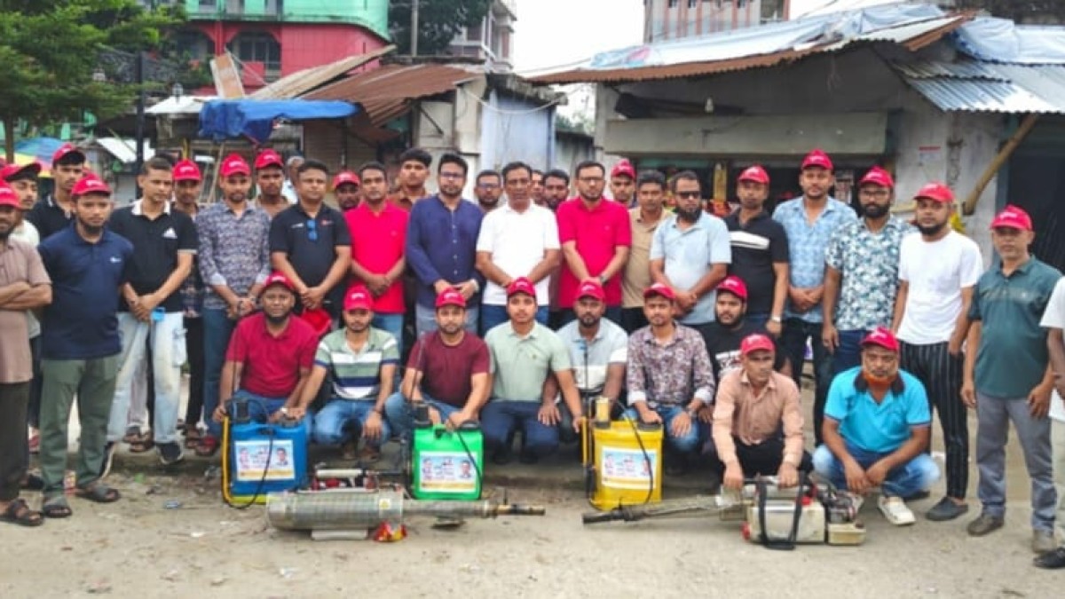 খুলনায় ডেঙ্গু প্রতিরোধে মহানগর যুবদলের মশা নিধন কর্মসূচি