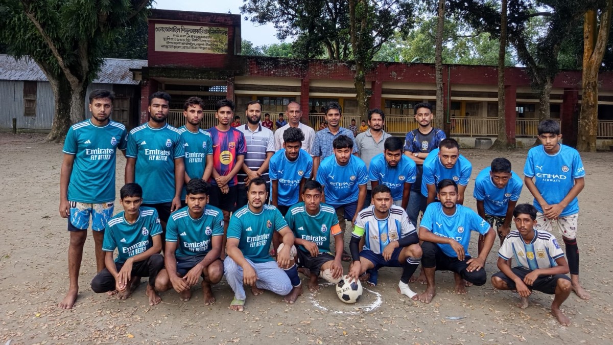 আথাইল শিমুল ছাত্র ও যুব সমাজের উদ্যোগে ফুটবল টুর্নামেন্টের উদ্বোধন