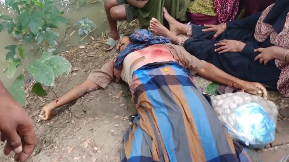 কাজিরহাটে প্রকাশ্য দিবালোকে কবির বেপারীকে কুপিয়ে হত্যা ঘটনাস্থল থেকে বোরকা উদ্ধার