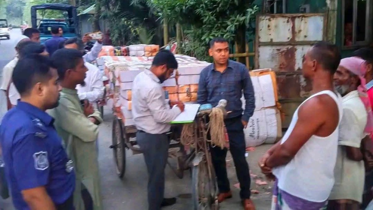 মধুপুরে পাচারের সময় এক টন সরকারি পাঠ্যবই উদ্ধার, আটক ১