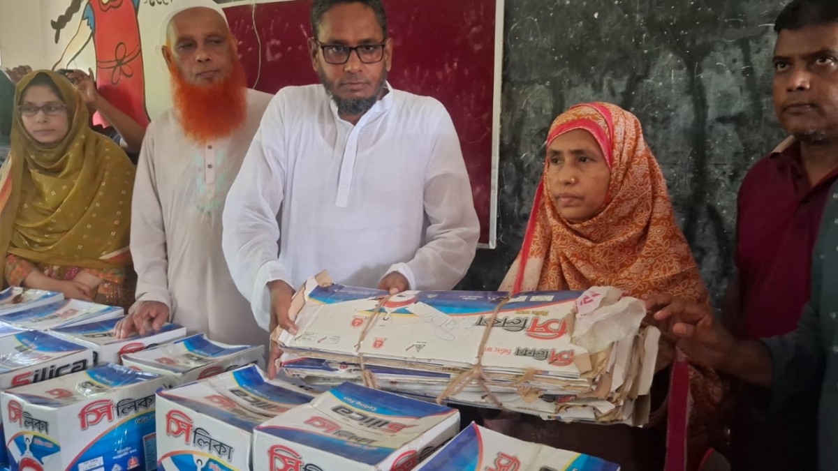 সদরপুর উপজেলা প্রবাসী ফোরামের পক্ষ থেকে প্রাথমিক বিদ্যালয়ে ১০টি সিলিং ফ্যান অনুদান প্রদান