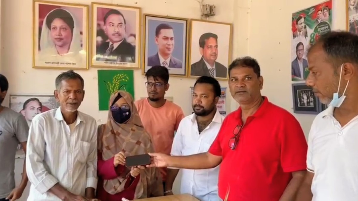 পাবনায় কলেজছাত্রীর হারিয়ে যাওয়া আইফোন ফিরিয়ে দিলেন যুবদল নেতা হিমেল রানা