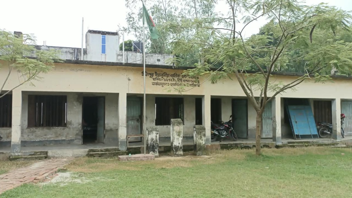 মিঠাপুর ইয়াকুবিয়া বালিকা উচ্চ বিদ্যালয়ে একাধিক নির্দেশনার পর ও হয়নি কমিটি 