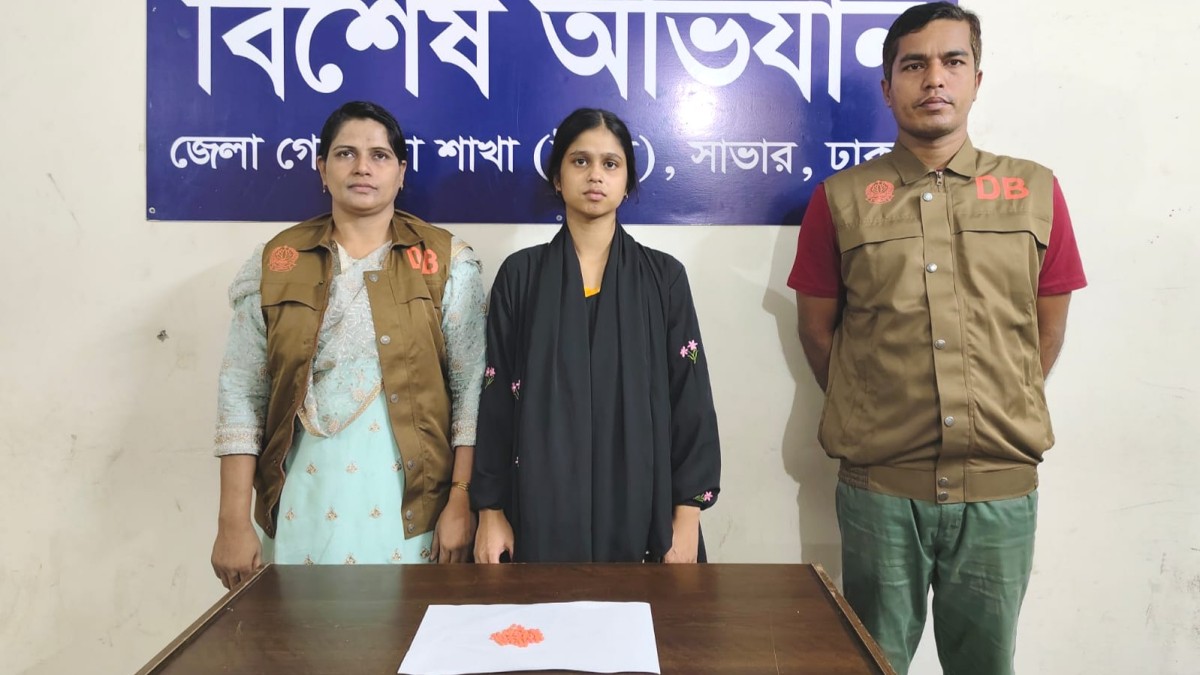 আশুলিয়ায় ১০০ পিস ইয়াবাসহ নারী গ্রেপ্তার, সহযোগী পলাতক