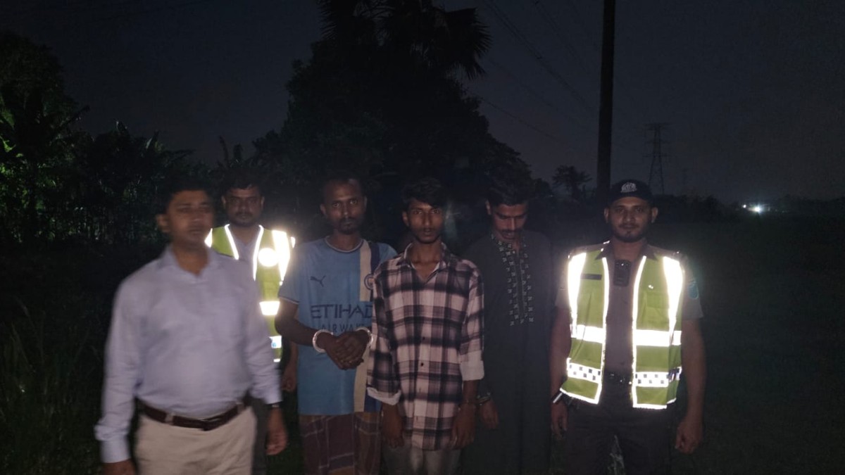 মনোহরদীতে ইয়াবা সেবনের দায়ে তিনজনের ৭ মাস করে কারাদণ্ড