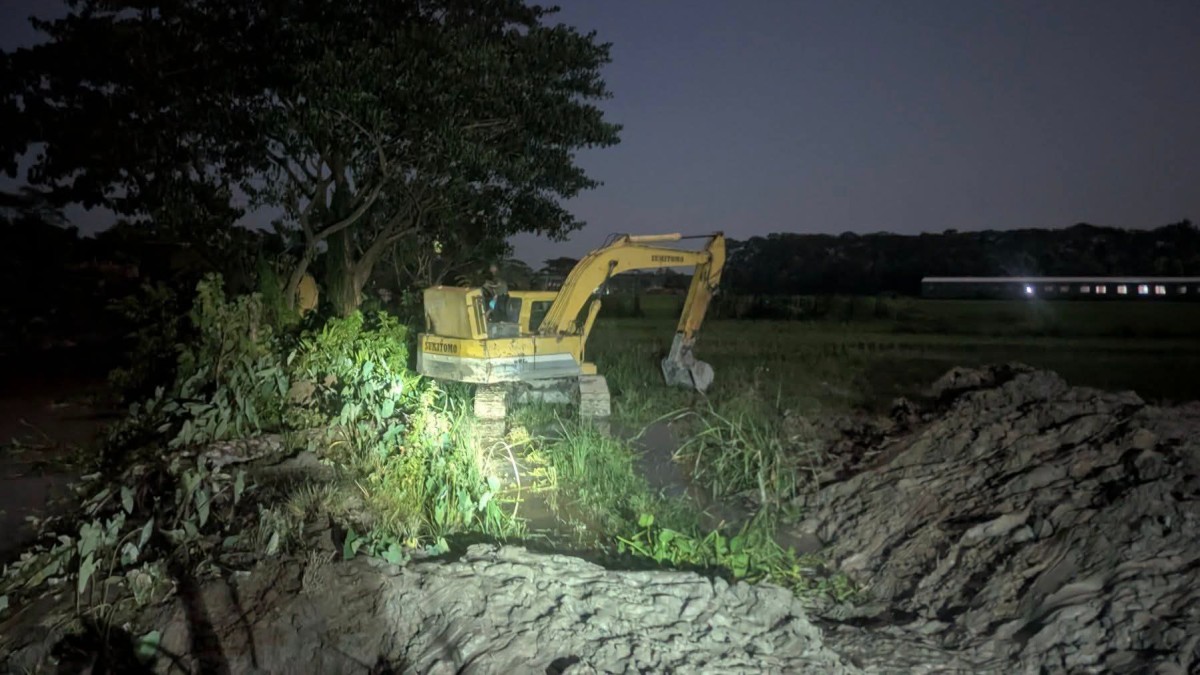 অবৈধভাবে মাটিকাটার বিরুদ্ধে অভিযান, ৫ লাখ টাকা জরিমানা।