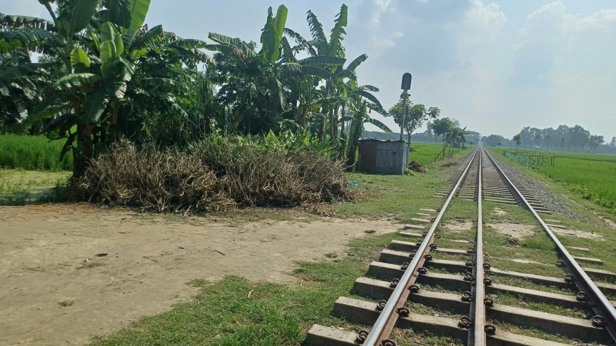 স্বামীর মৃত্যুর পেরে রেললাইনে আত্মহুতি দিলেন স্ত্রী