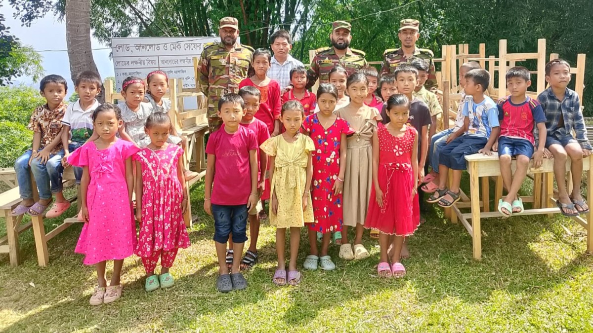 দুইটিলা আর্মি ক্যাম্পে কারবারি সম্মেলন অনুষ্ঠিত; রাইন্যাবনছড়া স্কুলে শিক্ষা সামগ্রী বিতরণ