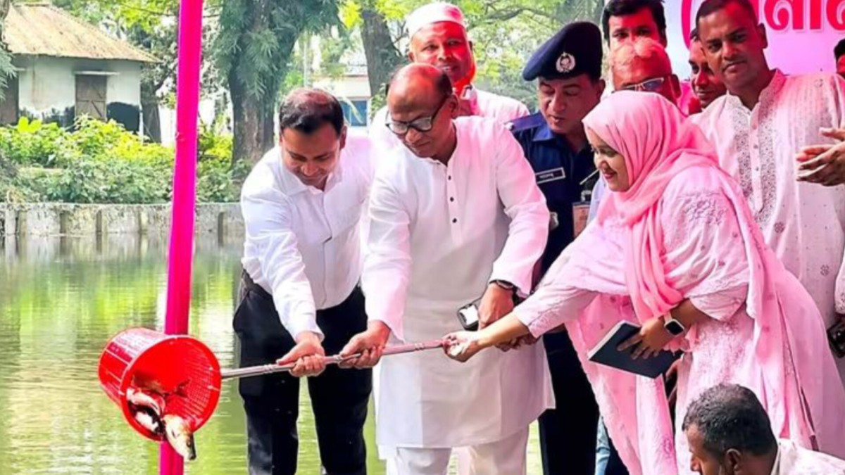 শরীয়তপুরে পোনা মাছ অবমুক্তকরণ কর্মসূচি পালন করা হয়েছে 