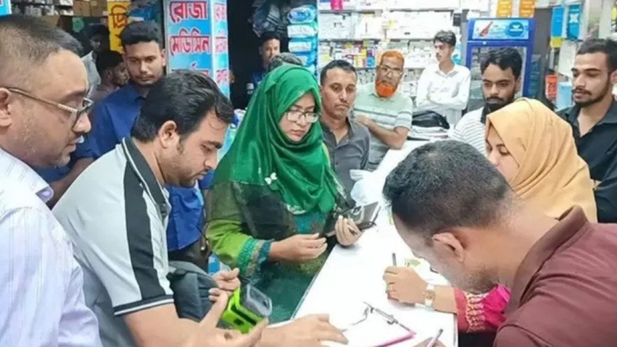 কালিয়াকৈরে মেয়াদোত্তীর্ণ ওষুধ রাখায় দুই ফার্মেসিকে জরিমানা