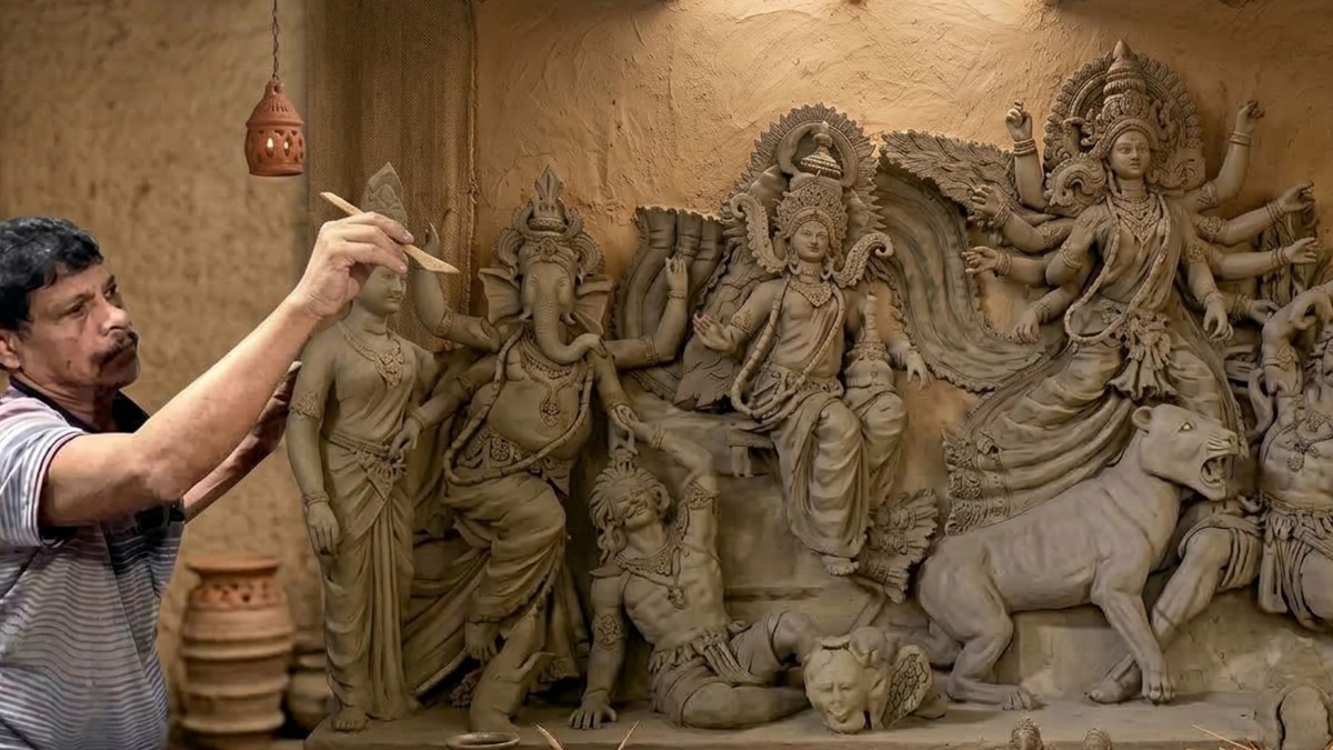 মহালয়ার আগমনী সুরে গলাচিপায় দুর্গাপূজার শেষ প্রস্তুতি