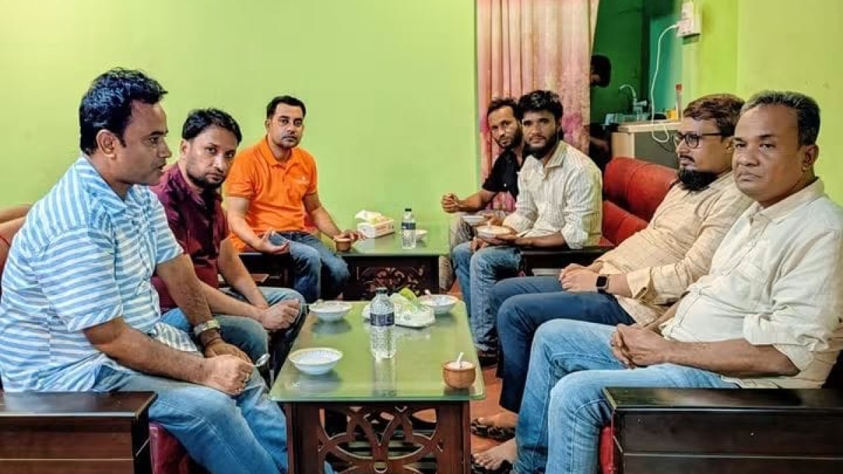 সাংবাদিকদের সঙ্গে অন্যায়-অবিচারের বিরুদ্ধে রুখে দাঁড়ানোর আহ্বান