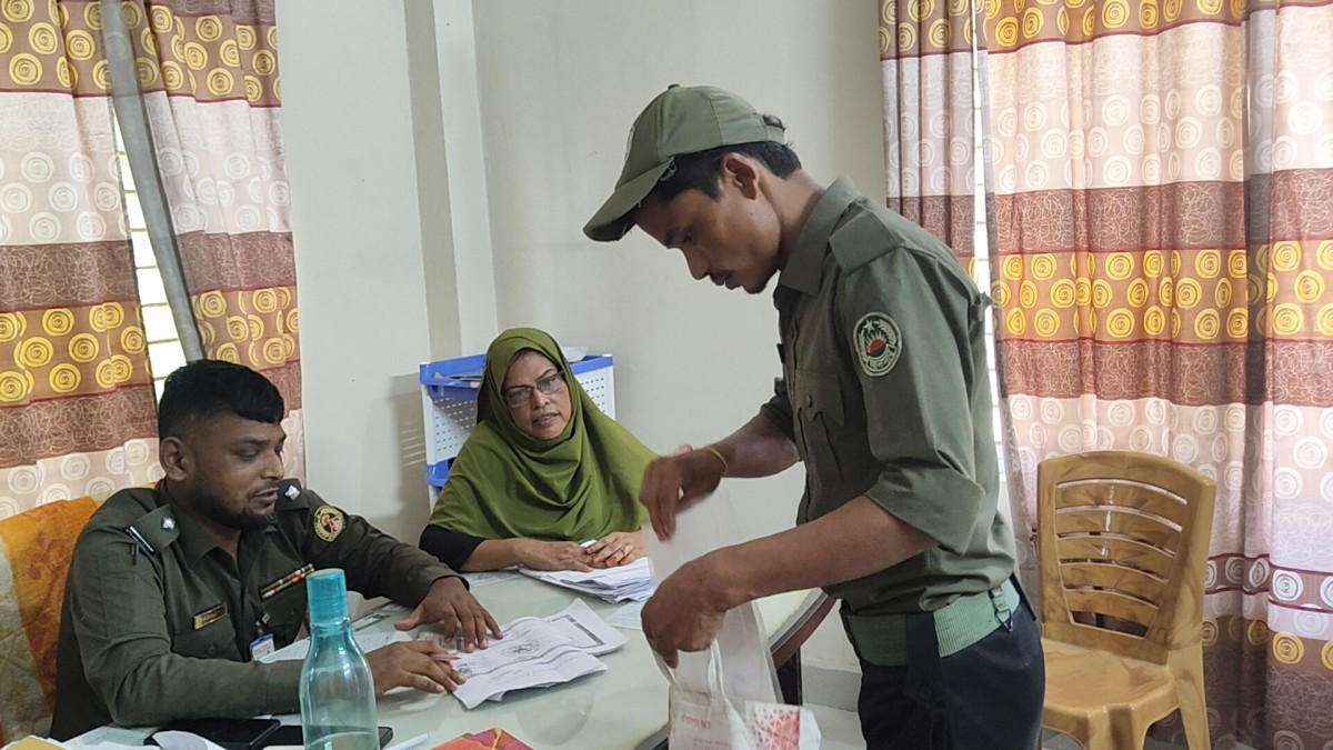আটোয়ারীতে শারদীয় দুর্গাপূজা উপলক্ষে আনসার ও ভিডিপি সদস্যদের যাচাই-বাছাই 