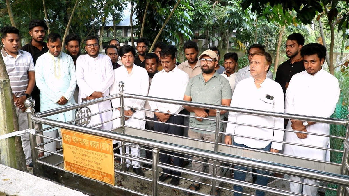 আবরার ফাহাদের কবর জিয়ারত করলেন এনসিপি নেতারা