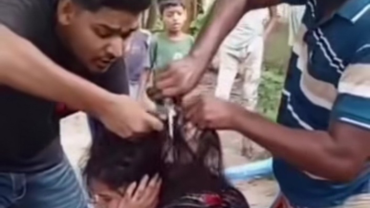 ফরিদপুরে পরকীয়ার অভিযোগে চুল কেটে দেওয়া হলো নারীর, আর্তচিৎকারেও থামেনি নির্যাতন