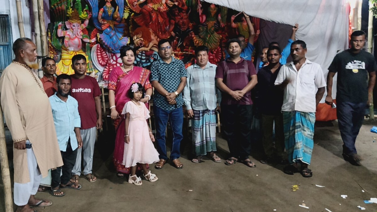 আটোয়ারীতে শারদীয় দুর্গা পূজা উপলক্ষ্যে ইউএনও নিরুপমা রায়ের বিভিন্ন মণ্ডপ পরিদর্শন