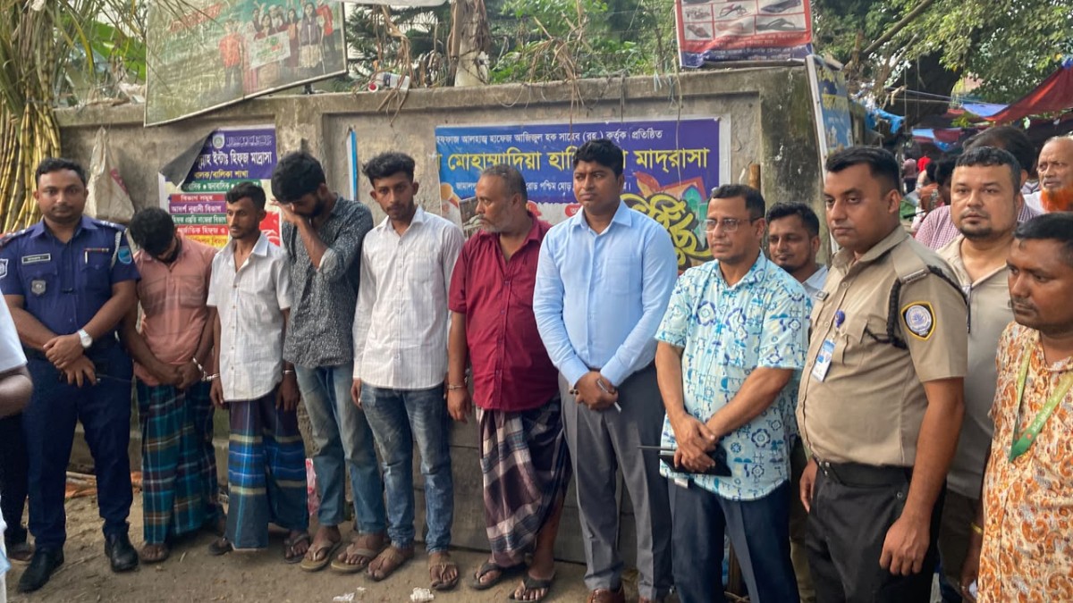 কালীগঞ্জে ভ্রাম্যমাণ আদালতের অভিযান, ৫ মামলায় ৬০ হাজার ৩০০ টাকা জরিমানা, কারাদণ্ড ৩ জনের