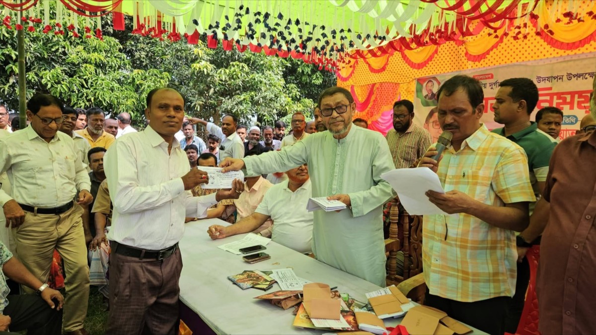 দুর্গাপূজায় সনাতন ধর্মাবলম্বীদের পাশে সরকার: স্বাস্থ্যমন্ত্রী