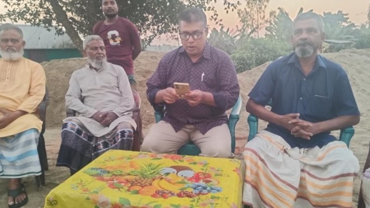 ​পঞ্চগড়ে রাতের আঁধারে সরকারি গাছ কাটার অভিযোগ, ৩০ হাজার টাকার গাছ জব্দ