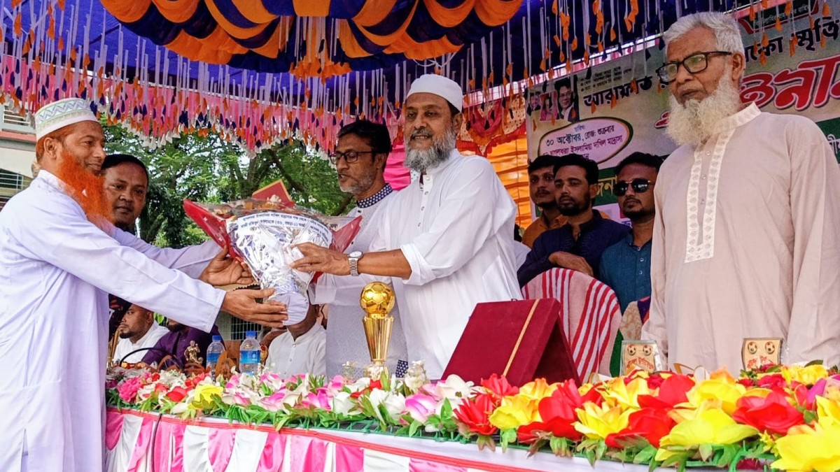 সারিয়াকান্দিতে আরাফাত রহমান কোকো স্মৃতি ফুটবল টুর্নামেন্টের ফাইনাল অনুষ্ঠিত