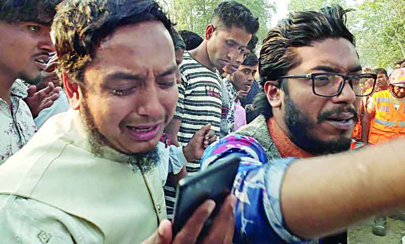 ঝিনাইদহে সড়ক দুর্ঘটনায় নিহতের সংখ্যা বেড়ে ১২ জনে, আহত প্রায় ২০ জন।