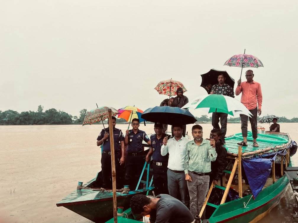 সিলেটের জাফলংয়ে অবৈধভাবে বালু ও পাথর উত্তোলনের বিরুদ্ধে টাস্কফোর্সের অভিযান