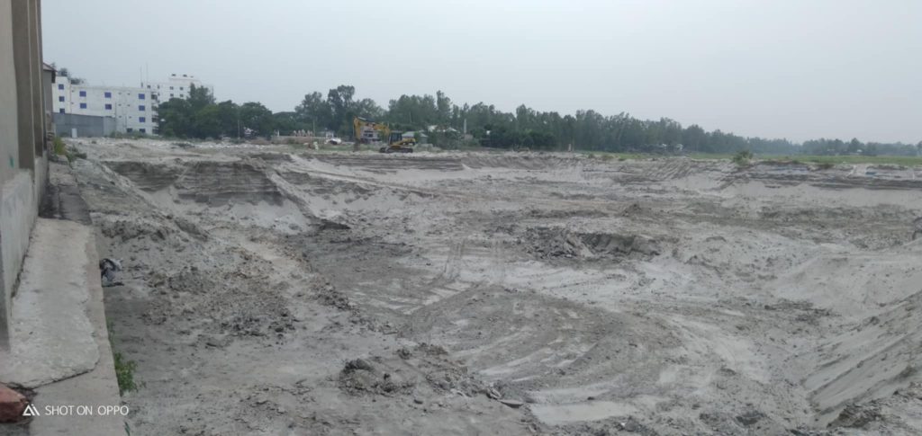 নগরবাড়ি ঘাটে ঠিকাদারির নামে ফসলী জমি কেটে গর্ত – ভয়াবহ ঝুঁকিতে পরিবেশ