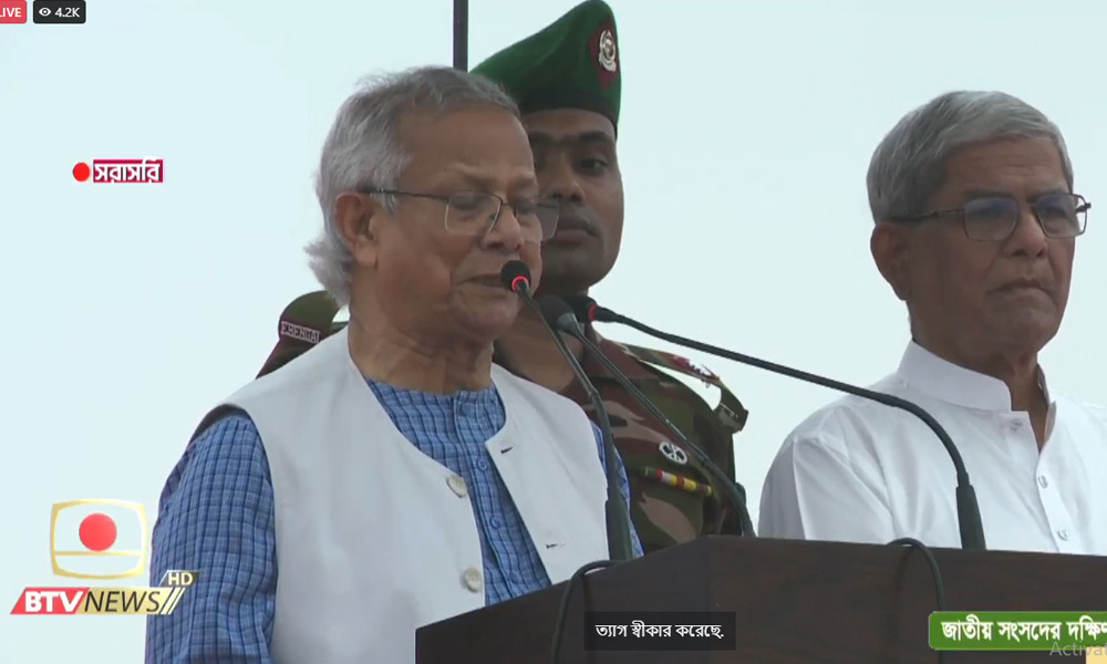 জুলাই ঘোষণাপত্র পাঠ করছেন প্রধান উপদেষ্টা