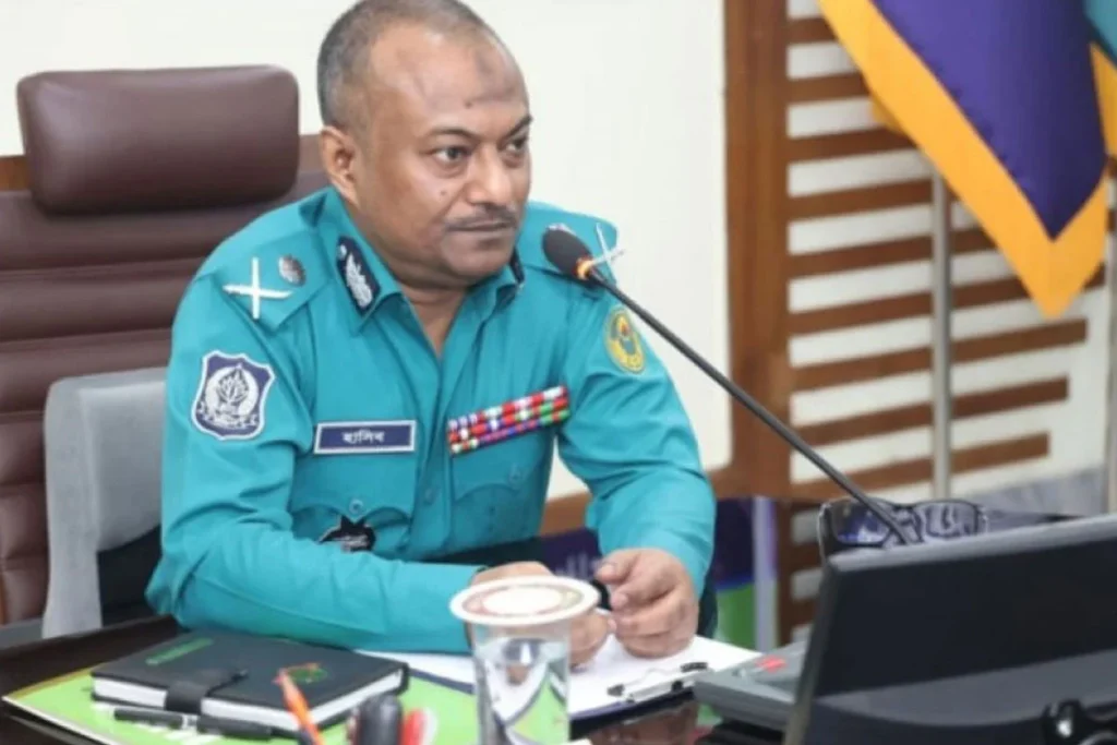 পুলিশের সামনে অস্ত্র বের করলে গুলির নির্দেশ সিএমপি কমিশনারের