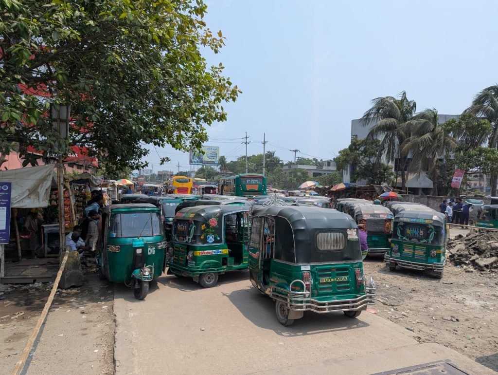 মুন্সিগঞ্জ-নারায়ণগঞ্জ রুটে সিএনজির বাড়তি ভাড়া: যাত্রীদের ভোগান্তি চরমে