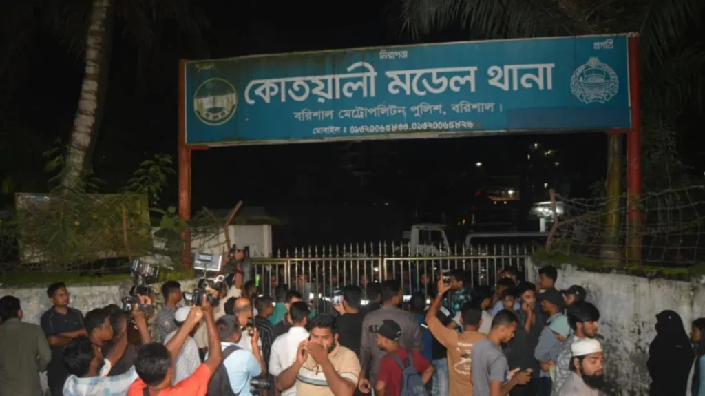 পুলিশ বলছে গ্রেপ্তার সুহান ‘ছাত্রলীগ নেতা’, সমন্বয়ক দাবি করে থানা ঘেরাও