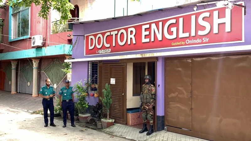 রাজশাহীতে সাবেক মেয়র লিটনের চাচাতো ভাইয়ের কোচিংয়ে সেনাবাহিনীর অভিযান চলছে