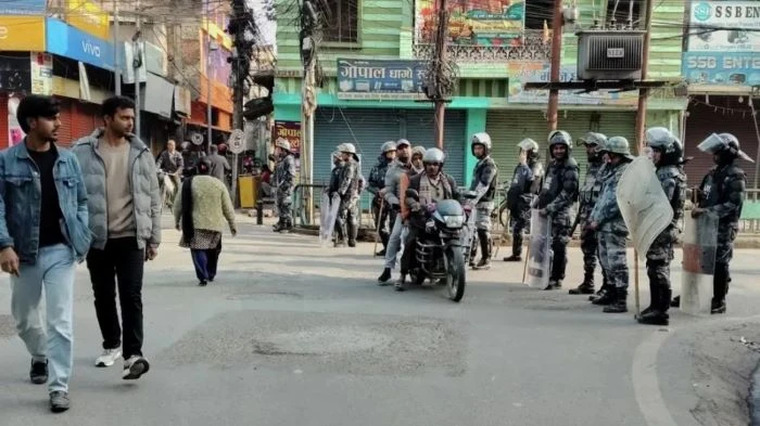 নেপালে মসজিদ ভাঙচুরকে ঘিরে তীব্র উত্তেজনা: ভারত-নেপাল সীমান্ত বন্ধ ঘোষণা ও কারফিউ জারি